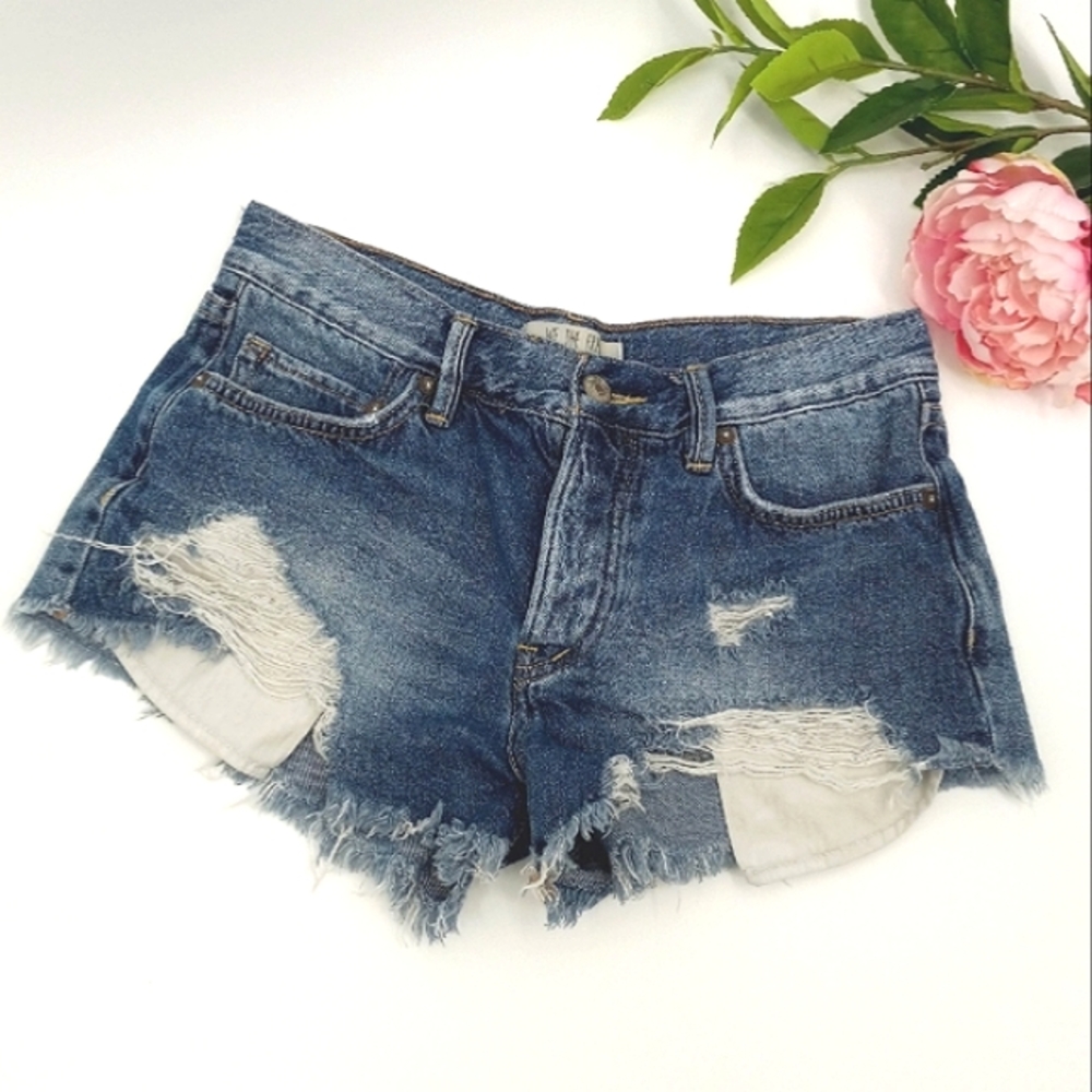 Free People Jean Shorts Size 25 Blue Cut Off Distressed Ripped Frayed Edge Denim